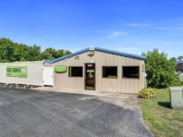 Extra Space Storage facility at 11615 Rubina Pl - Waldorf, MD