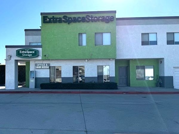 Extra Space Storage facility at 375 S Laurel St - Ventura, CA