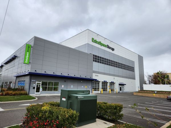 Extra Space Storage facility at 1 South St - Garden City, NY