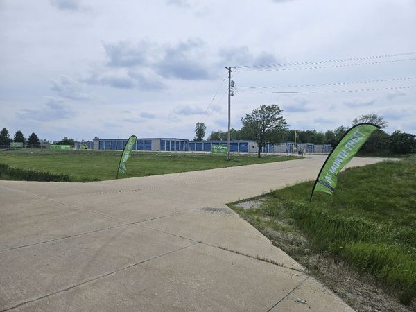 Extra Space Storage facility at 2717 N Main St - Normal, IL