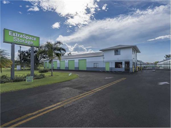 Extra Space Storage facility at 16590 San Carlos Blvd - Fort Myers, FL