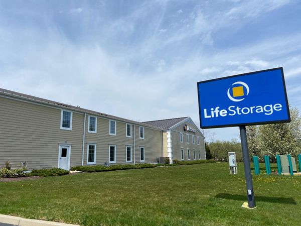 Life Storage facility on 2771 S County Trl - East Greenwich, RI