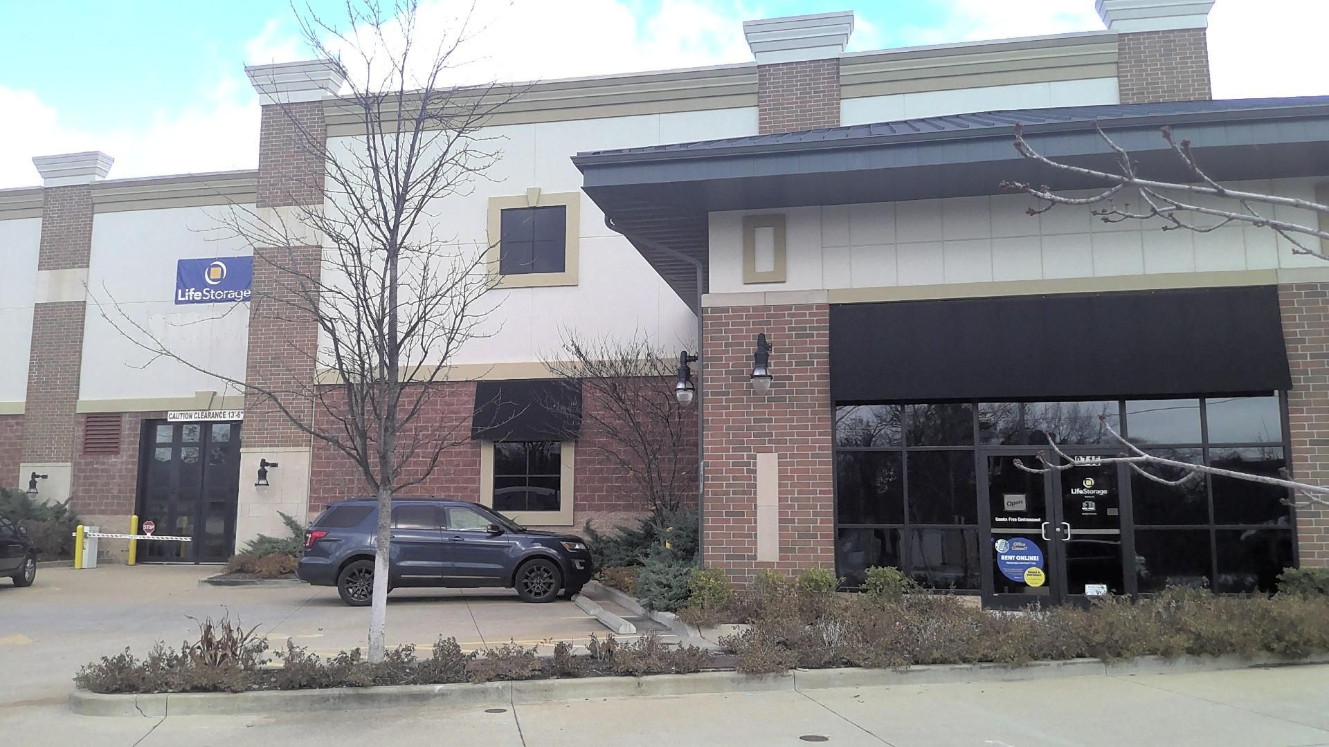Extra Space Storage  9715 Manchester Rd in St Louis, MO