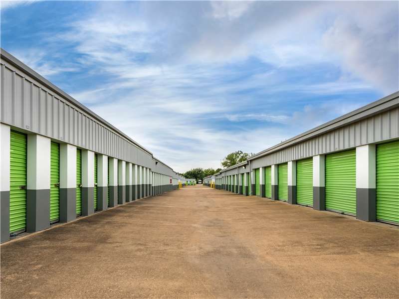 Extra Space Storage  2555 N Hollywood St in Memphis, TN