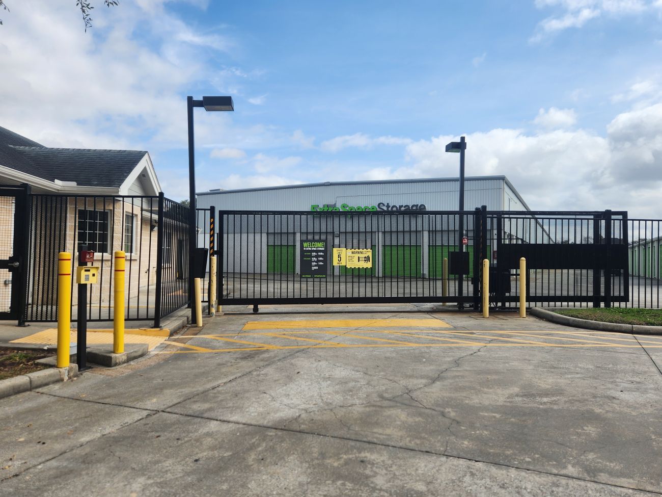 10×25 Parking Lot in Houston, TX 1435 Silverado Dr Houston, Texas 2