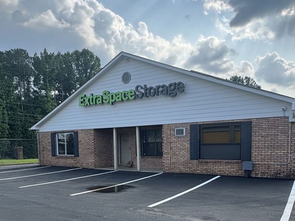Extra Space Storage facility at 2090 Clay Rd - Austell, GA