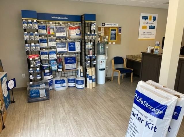 Extra Space Storage  6 Smith Ln in Londonderry, NH