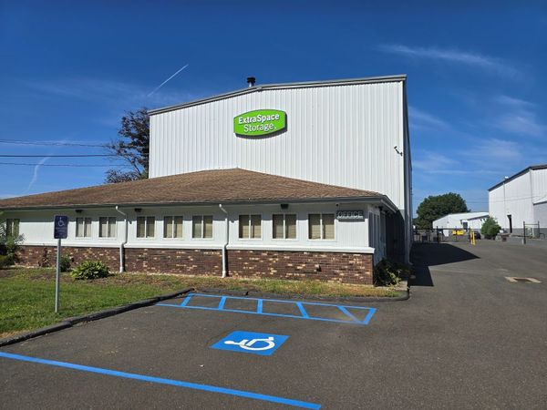 Extra Space Storage facility at 420 Ellington Rd - South Windsor, CT