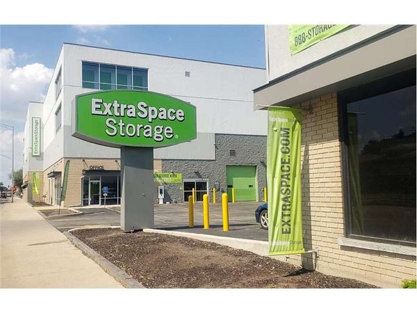 Extra Space Storage facility at 1301 Harlem Ave - Berwyn, IL