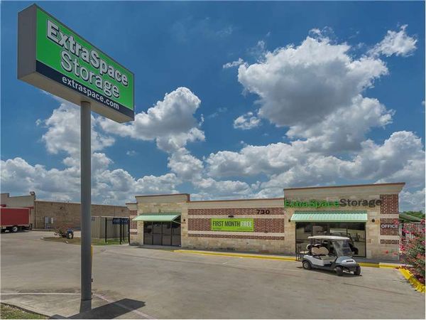 Extra Space Storage facility at 730 E Wheatland Rd - Duncanville, TX