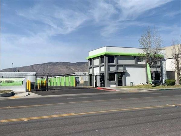 Extra Space Storage facility at 851 W Esplanade Ave - San Jacinto, CA