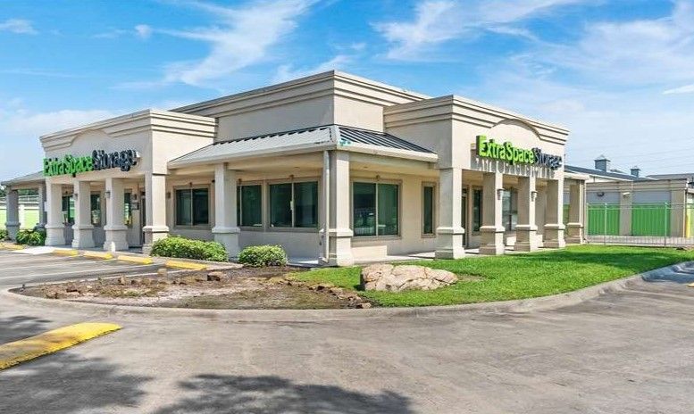 Extra Space Storage  13033 Jones Rd in Houston, TX
