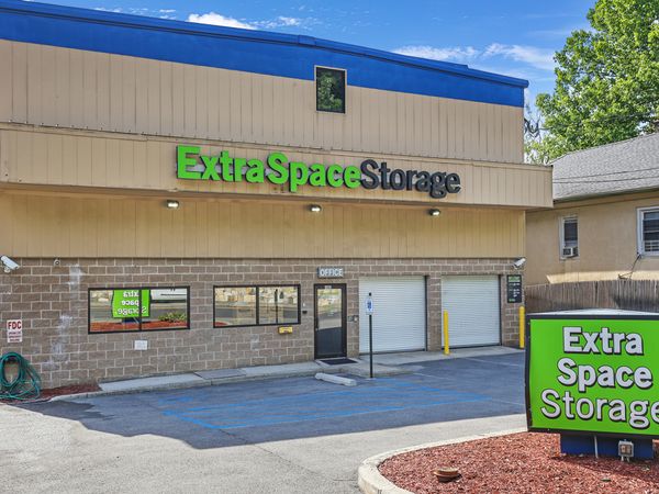 Extra Space Storage facility at 1337 Saw Mill River Rd - Hastings-On-Hudson, NY