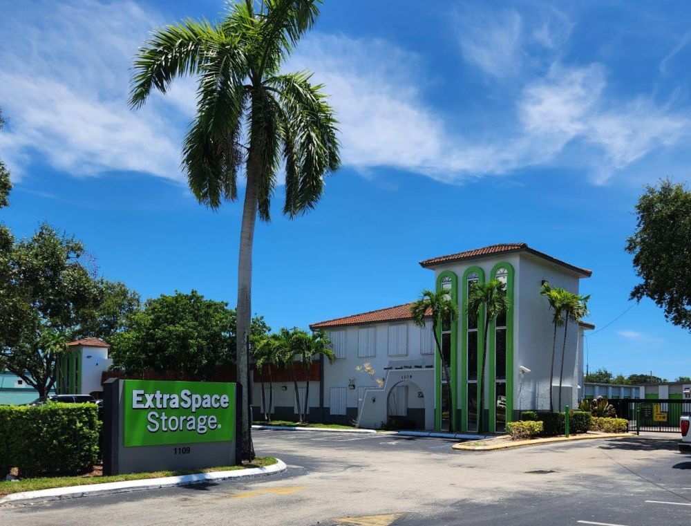 20×10 Self Storage Unit in Hollywood, FL 1109 N 21st Ave Hollywood, Florida