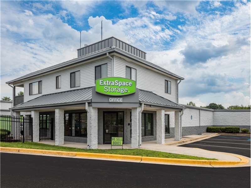 Extra Space Storage  15221 Dino Dr in Burtonsville, MD
