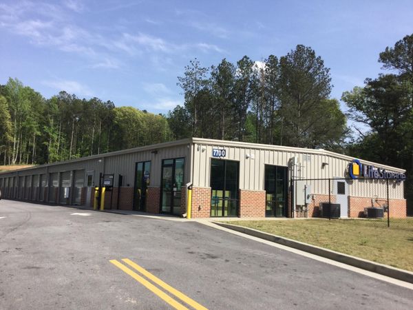 Life Storage facility on 7700 Jonesboro Rd - Jonesboro, GA