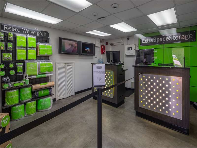 4×4 Self Storage Unit in Fort Lauderdale, FL 3901 W Sunrise Blvd Fort Lauderdale, Florida 3
