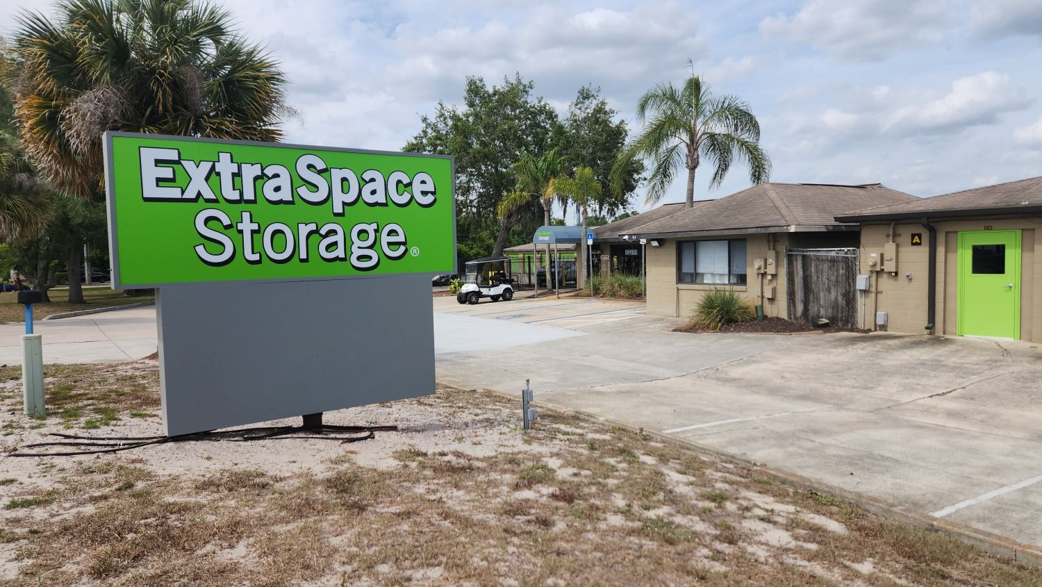 Extra Space Storage  3075 Enterprise Rd in DeBary, FL