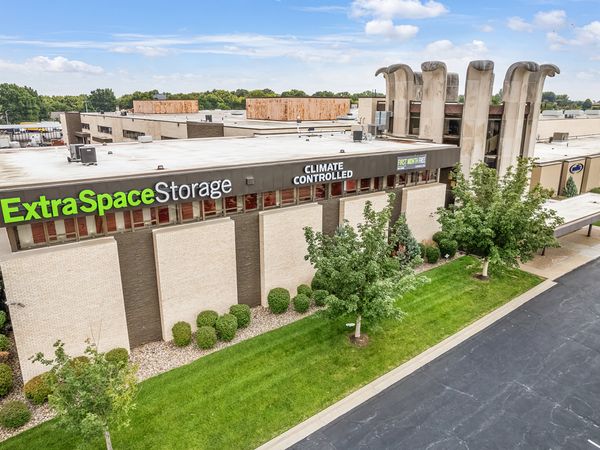 Extra Space Storage facility at 8101 Lenexa Dr - Lenexa, KS