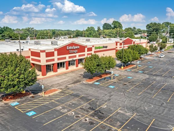 Extra Space Storage facility at 10835 Saint Charles Rock Rd - St Ann, MO
