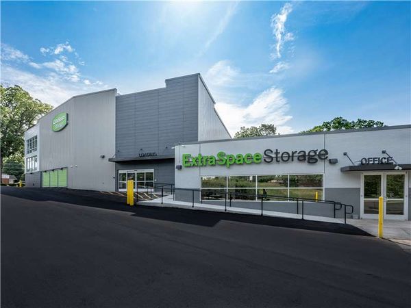 Extra Space Storage facility at 1350 N Wendover Rd - Charlotte, NC