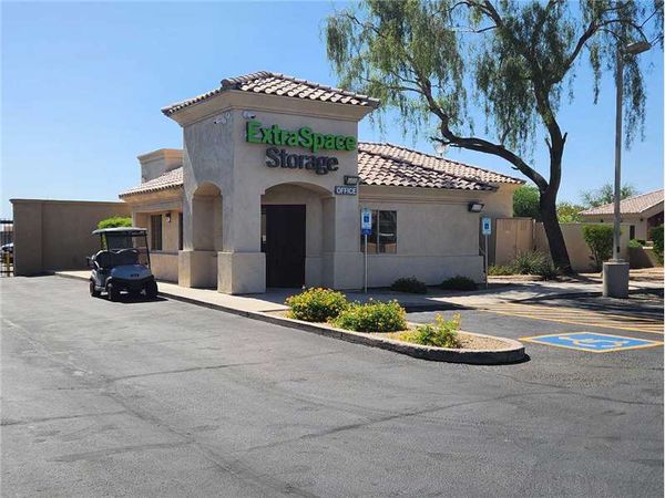 Extra Space Storage facility at 13902 N 59th Ave - Glendale, AZ