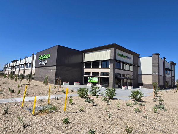Extra Space Storage facility at 9725 N 75th Dr - Peoria, AZ