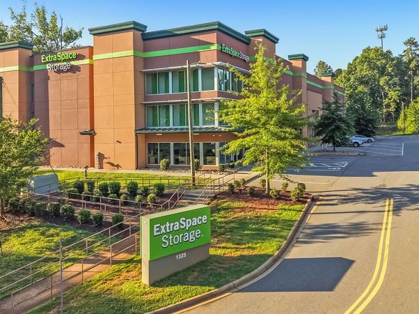 Extra Space Storage facility at 1325 W Mallard Creek Church Rd - Charlotte, NC