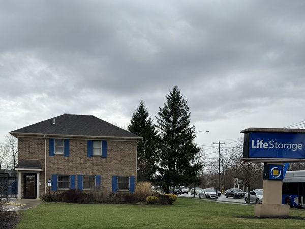 Extra Space Storage facility at 3777 E Main St - Whitehall, OH