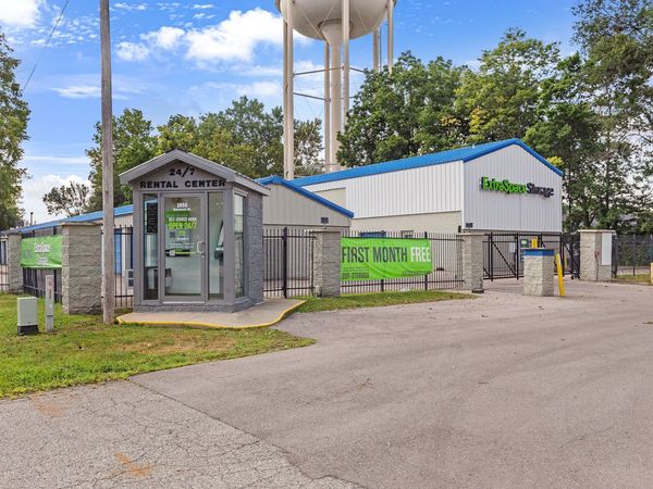Extra Space Storage facility at 2650 Eastwood Dr - Columbus, IN