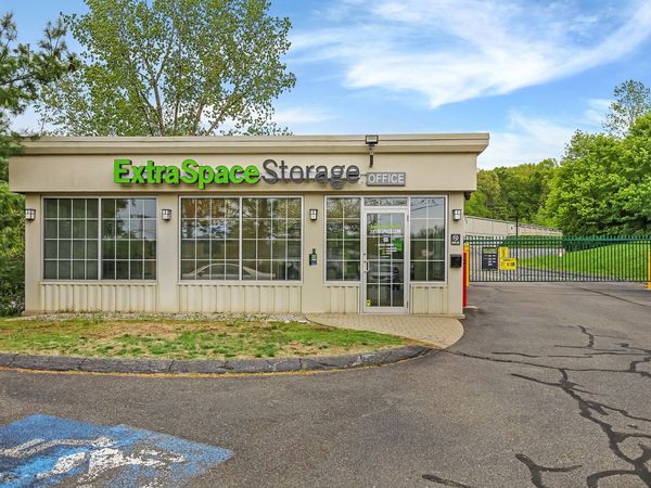 Extra Space Storage facility at 190 Oakwood Dr - Glastonbury, CT