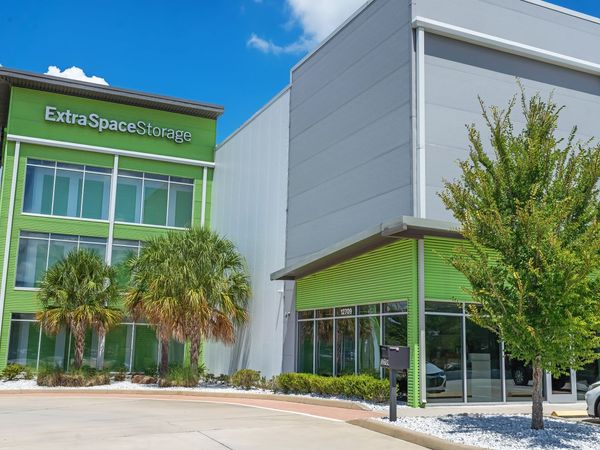 Extra Space Storage facility at 12709 E Colonial Dr - Orlando, FL