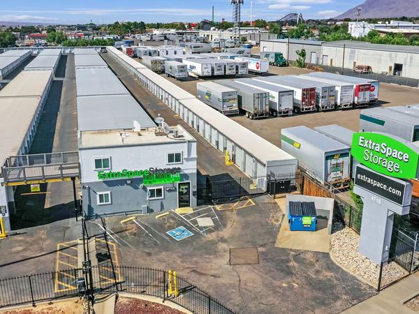 Extra Space Storage facility at 4715 McLeod Rd NE - Albuquerque, NM