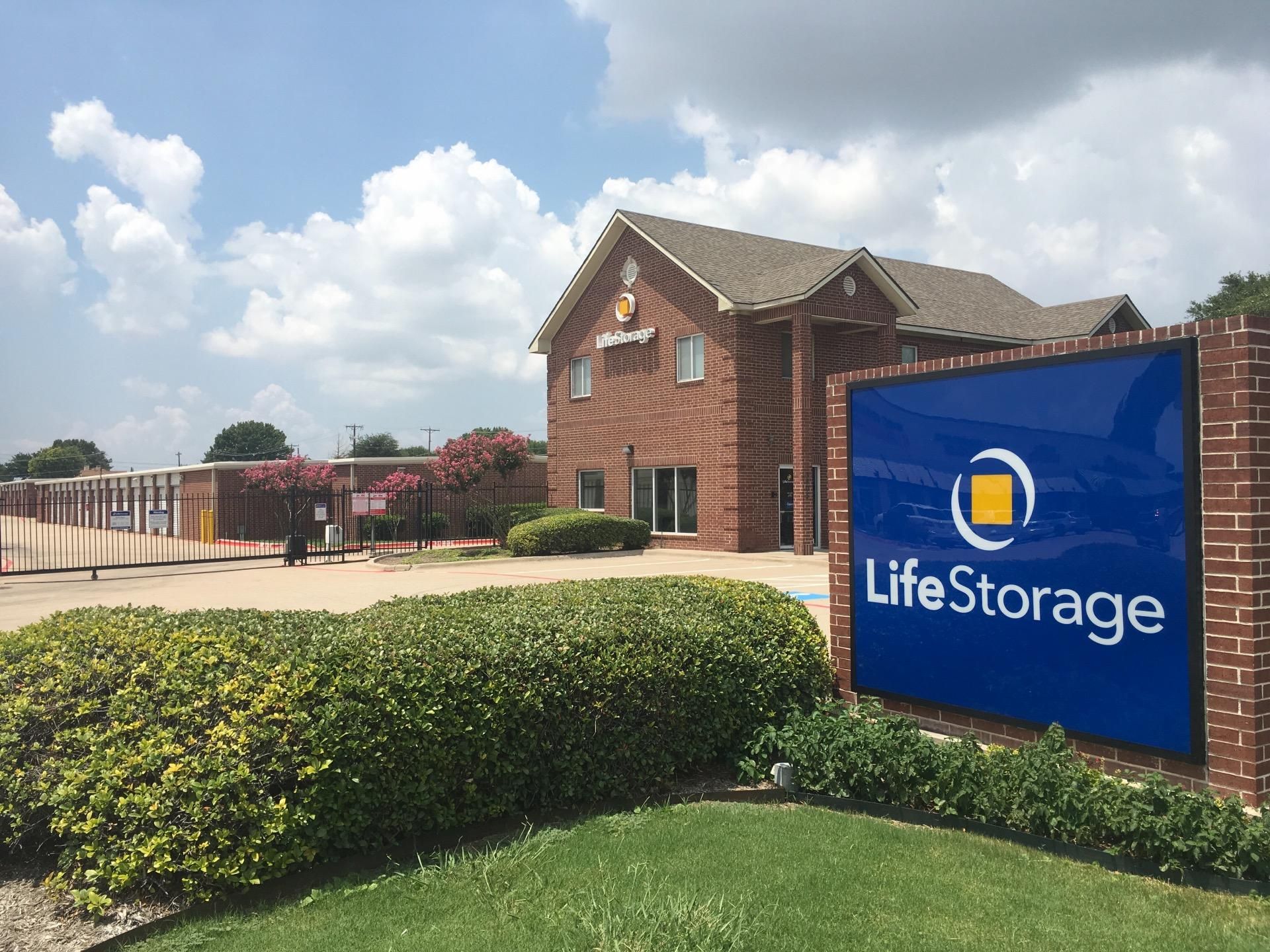 Extra Space Storage  3405 Coit Rd in Plano, TX