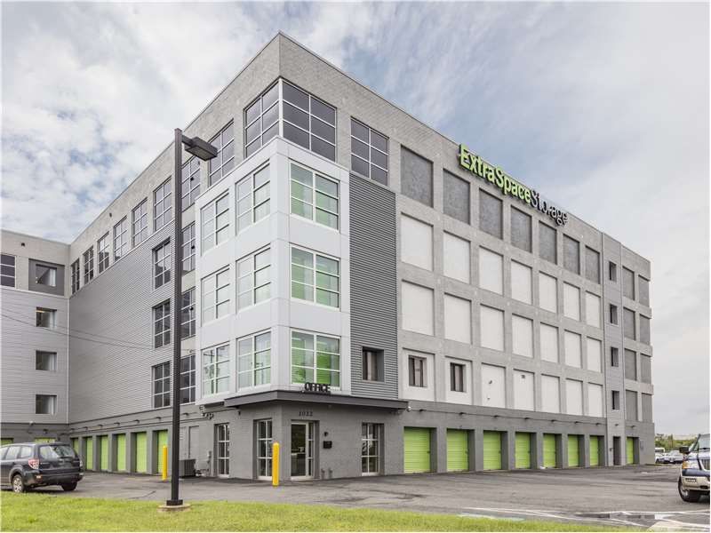 Extra Space Storage  1022 N Henry St in Alexandria, VA