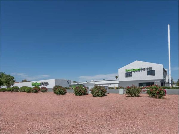 Extra Space Storage facility at 2880 W Elliot Rd - Chandler, AZ