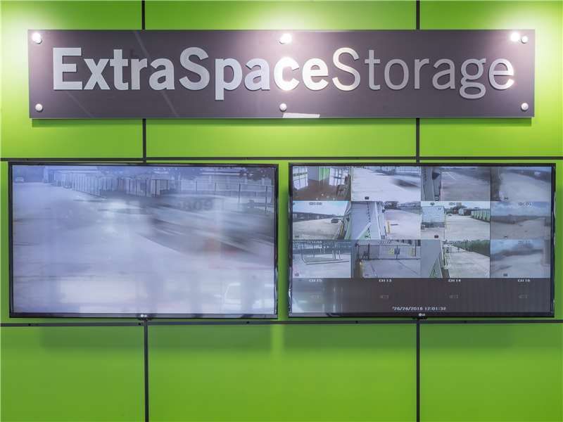 Extra Space Storage  9809 Broadway St in Pearland, TX