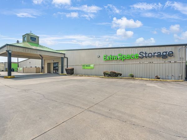 Extra Space Storage facility at 5250 FM 1960 Rd E - Humble, TX