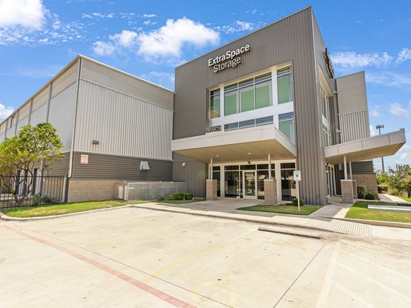 Extra Space Storage facility at 1714 E Parmer Ln - Austin, TX