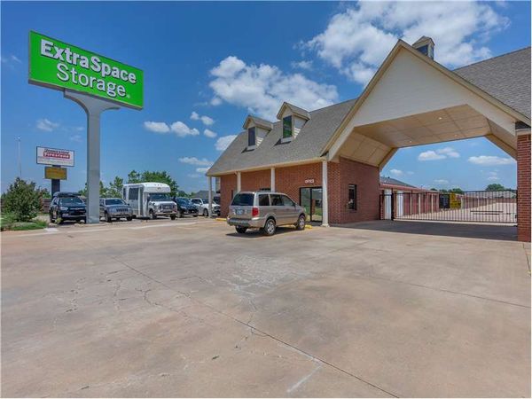 Extra Space Storage facility at 15200 N May Ave - Edmond, OK