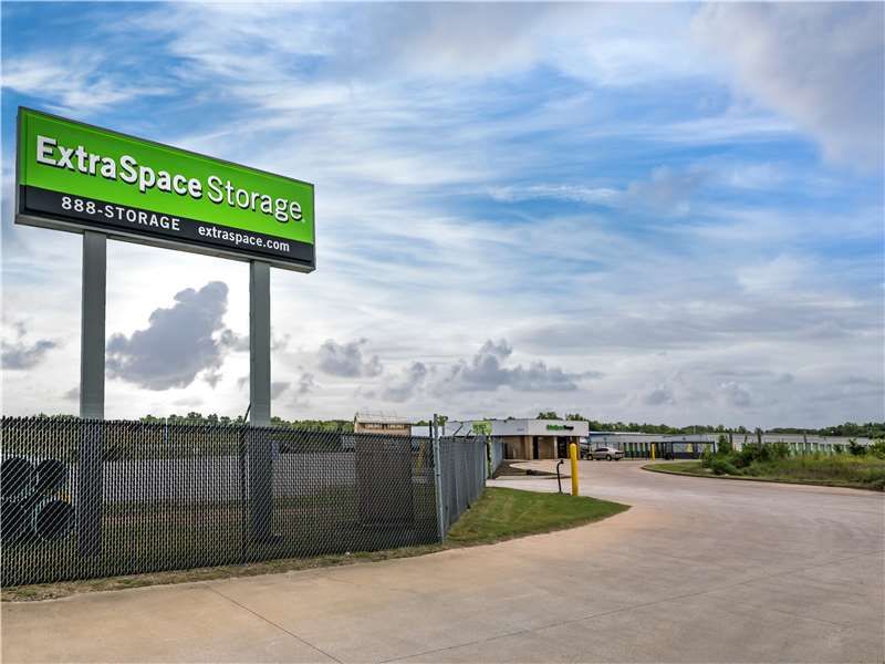 Extra Space Storage  2555 N Hollywood St in Memphis, TN