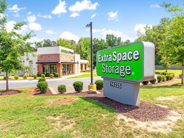 Extra Space Storage facility at 14225 Youngblood Rd - Charlotte, NC