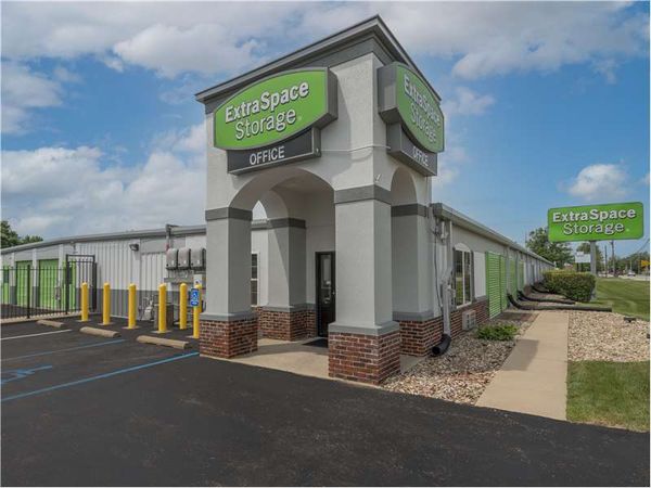 Extra Space Storage facility at 707 E McKinley Ave - Mishawaka, IN