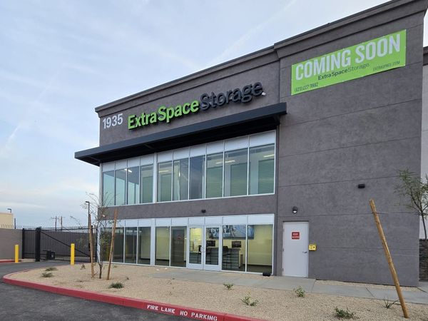Extra Space Storage facility at 1935 W Broadway Rd - Phoenix, AZ