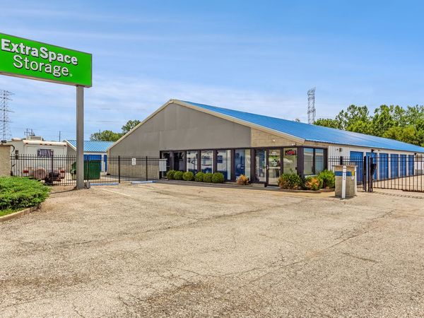 Extra Space Storage facility at 9201 W Washington St - Indianapolis, IN