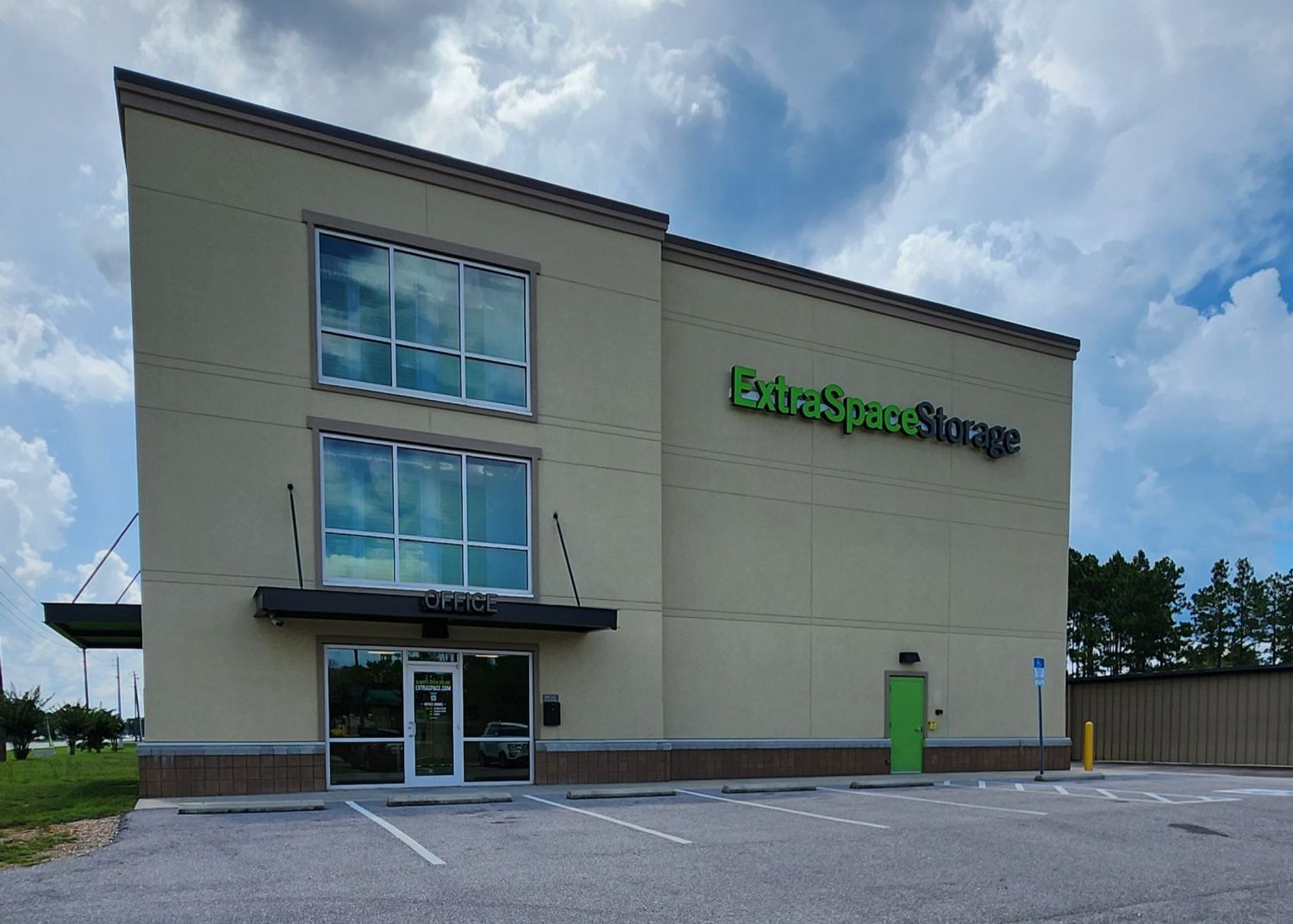 20×10 Parking Lot in Pensacola, FL 1600 W Nine Mile Rd Pensacola, Florida