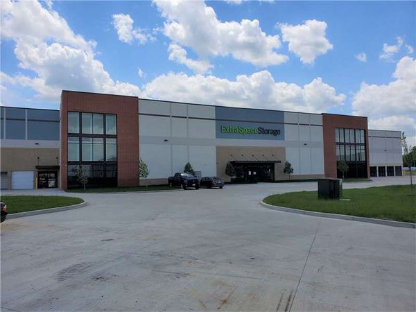 Extra Space Storage facility at 1160 Technology Dr - O'Fallon, MO