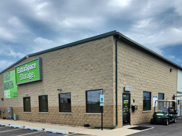 Extra Space Storage facility at 2625 E Main St - St Charles, IL
