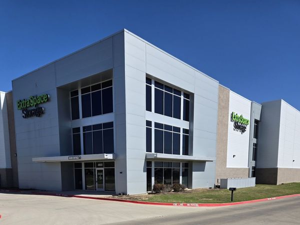 Extra Space Storage facility at 4800 Windhaven Pkwy - Lewisville, TX