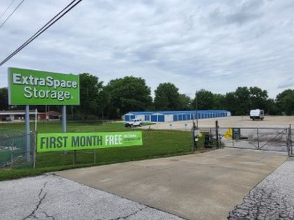 Extra Space Storage facility at 1102 E Morton Ave - Jacksonville, IL